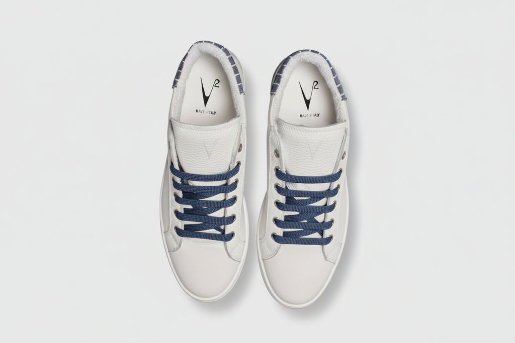 V2 SNEAKERS UOMO IN PELLE A SUOLA BASSA BIANCA CON RETRO IN TESSUTO  BLU