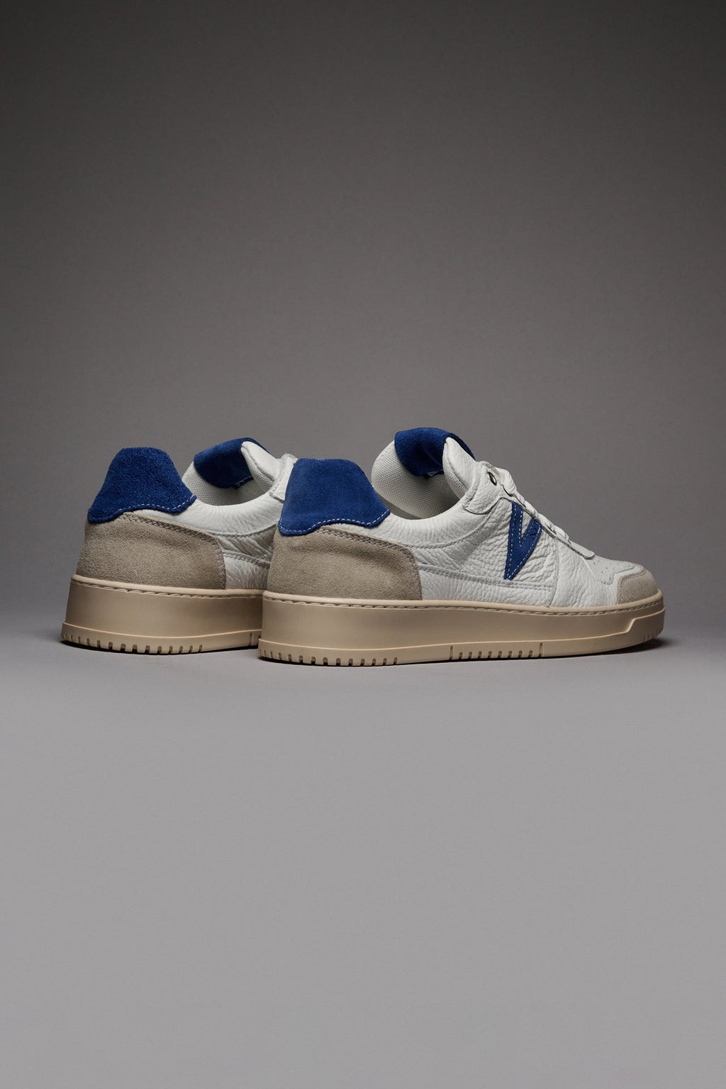 V2 SNEAKERS WHITE WITH SUEDE BACK AND BLUE INSERT ROYAL BLUE