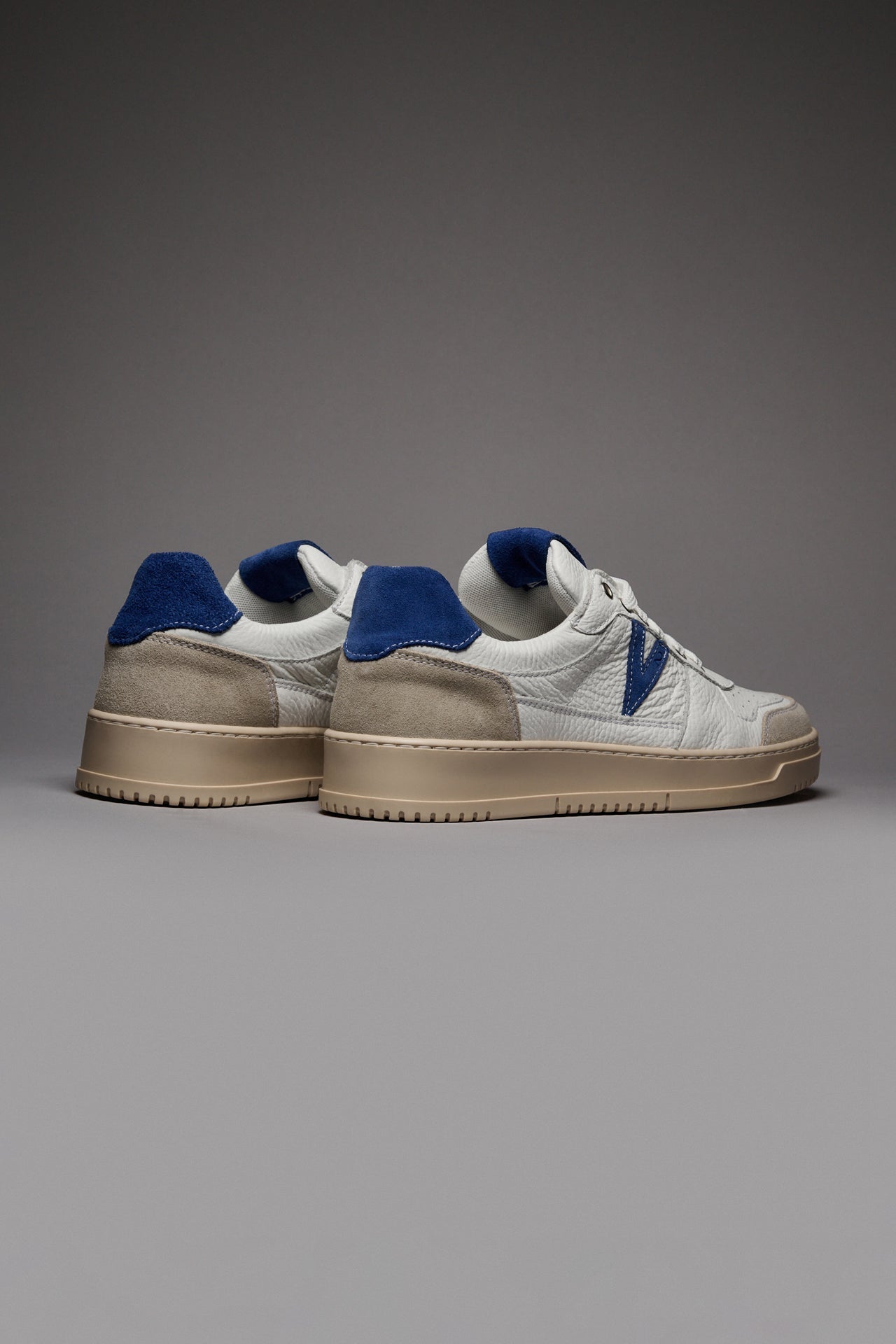 V2 SNEAKERS BIANCA CON RETRO E INSERTO SCAMOSCIATO BLU  BLU ROYAL