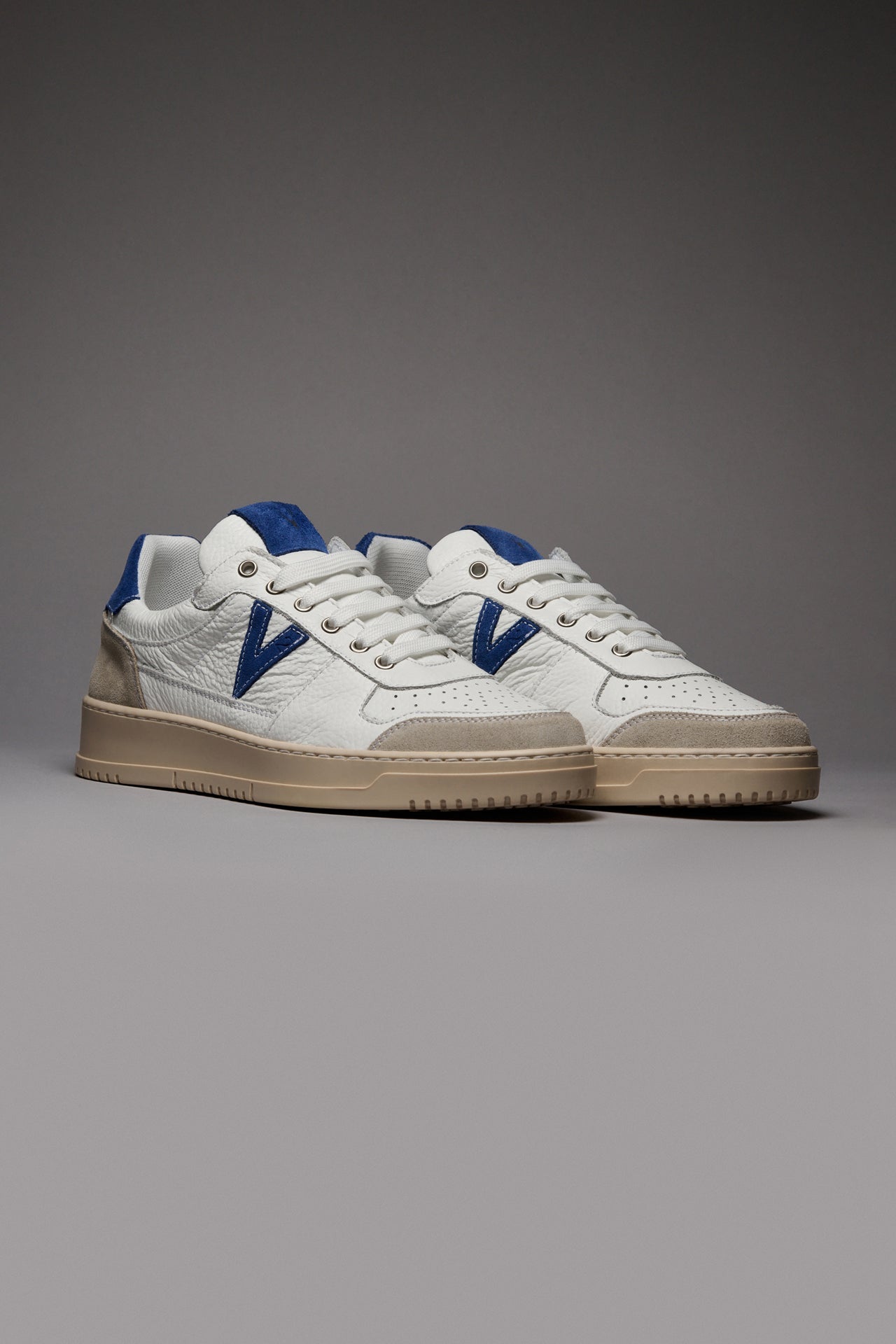 V2 SNEAKERS BIANCA CON RETRO E INSERTO SCAMOSCIATO BLU  BLU ROYAL