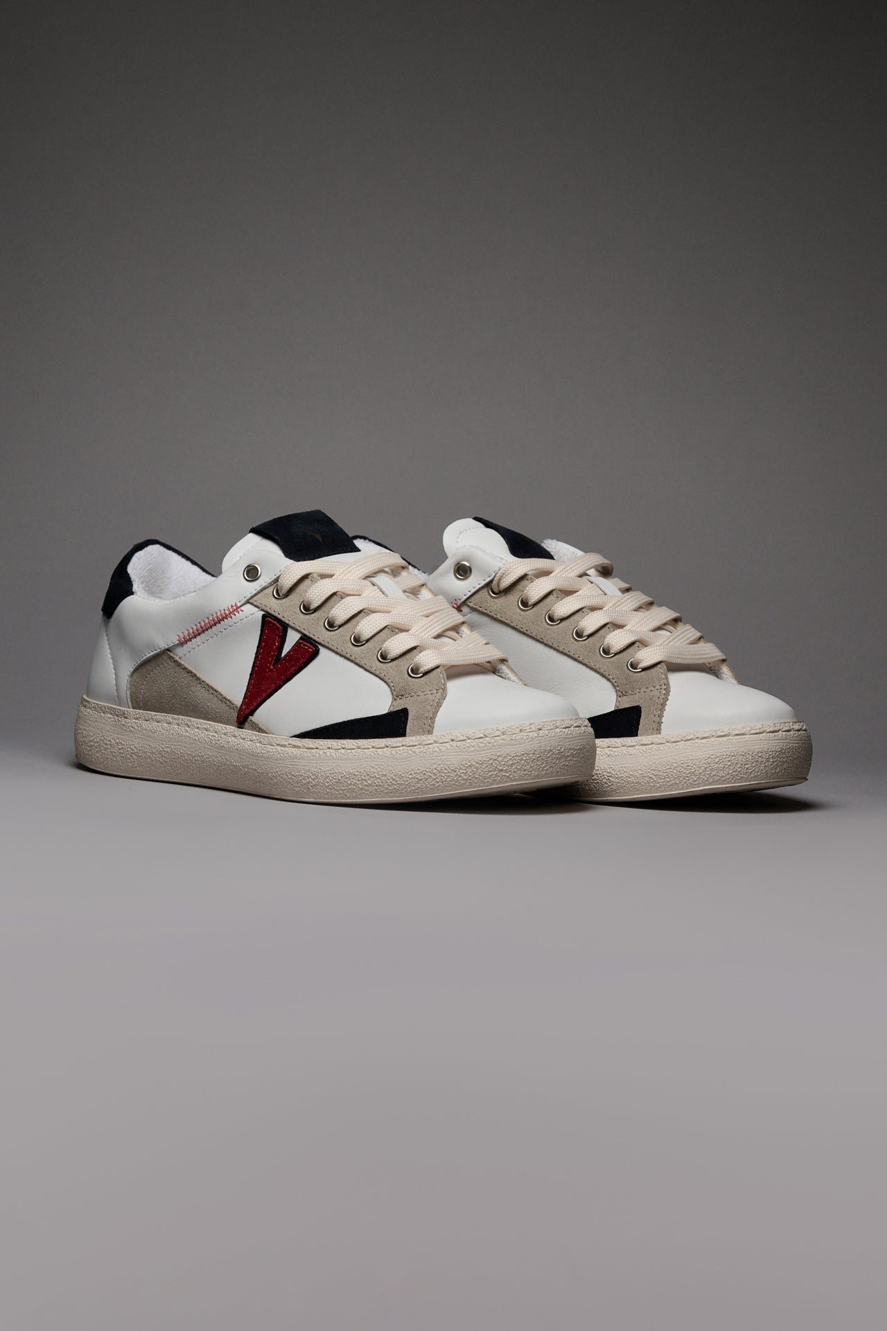 V2 PABLITO - SNEAKERS BIANCA CON INSERTI BLU SABBIA E ROSSO