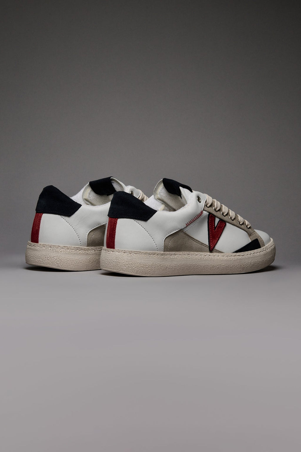 V2 PABLITO - WHITE SNEAKERS WITH SAND BLUE AND RED INSERTS