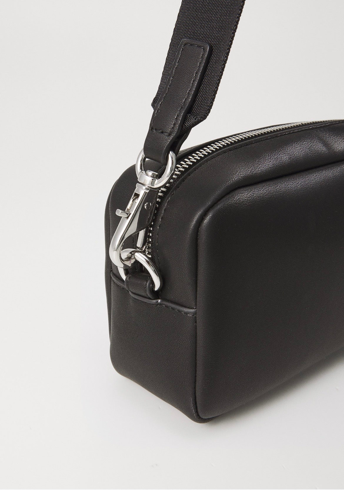 BORSA TOMMY HILFIGER TJW BOLD SCRIPT CAMERA BAG DONNA