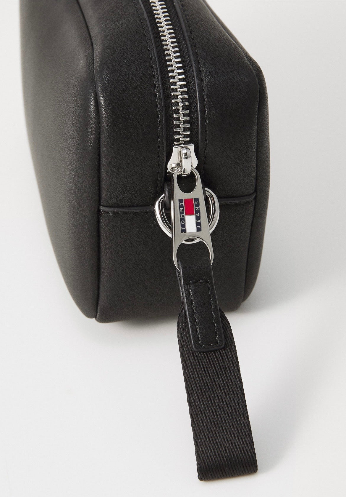 BORSA TOMMY HILFIGER TJW BOLD SCRIPT CAMERA BAG DONNA
