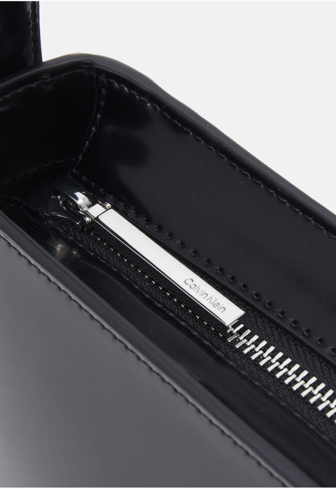 Calvin Klein Refined Sculpt Borsa a Mano Nera