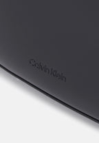 Calvin Klein Refined Sculpt Borsa a Mano Nera