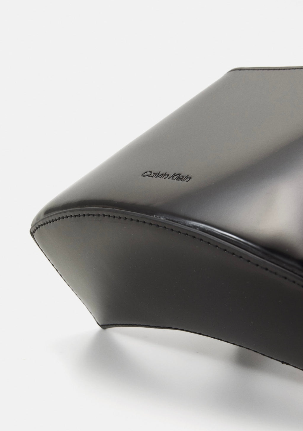 borsa mini Calvin Klein Refined Sculpt lucida nera