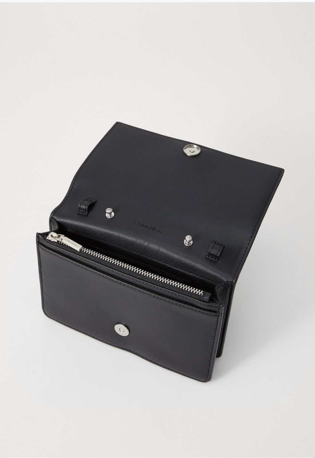 CALVIN KLEIN BORSA NERA
BORSA A TRACOLLA HARDWARE CON PATTINA