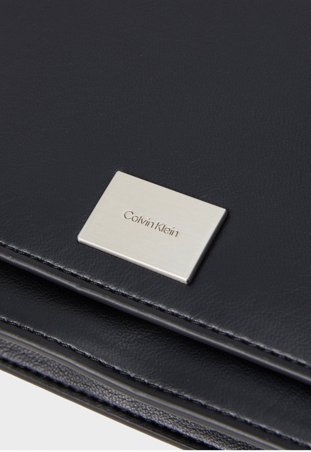 CALVIN KLEIN BORSA NERA
BORSA A TRACOLLA HARDWARE CON PATTINA