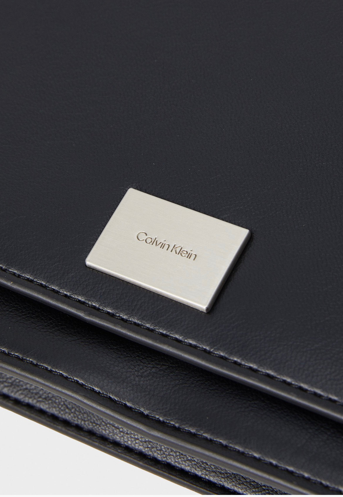 CALVIN KLEIN BORSA NERA
BORSA A TRACOLLA HARDWARE CON PATTINA