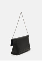 CALVIN KLEIN BORSA NERA CON TRACOLLA ARGENTO 
LINEAR SHOULDER BAG SM PEBBLE